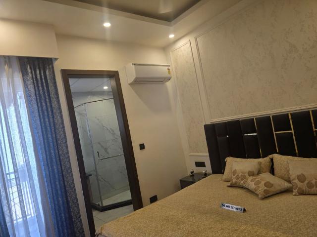 Resale | 3 BHK + Servant Room 179 Sq.Yd. Apartment in Raj One Good Earth