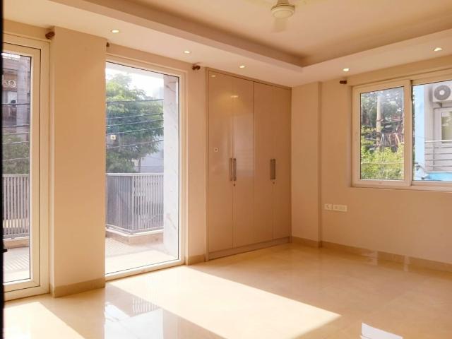 Resale | 3 BHK + Servant Room 1800 Sq.Ft. Apartment in East Of Kailash