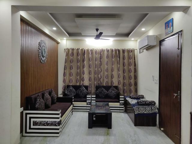 Resale | 3 BHK + Servant Room 1800 Sq.Ft. Apartment in Sushant Vyapaar Kendra