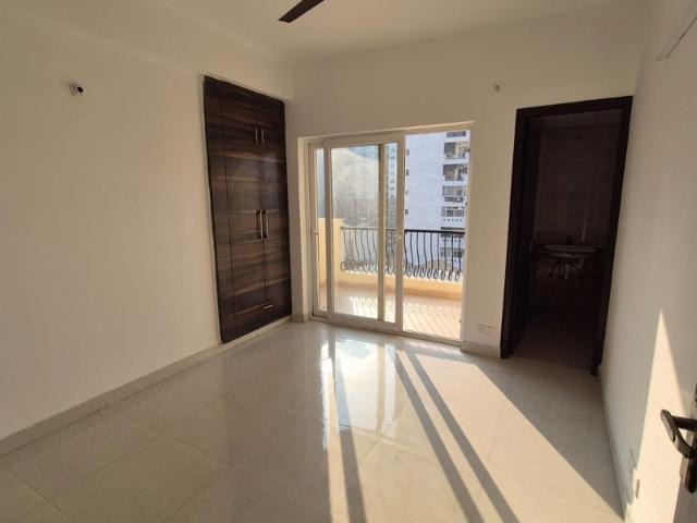 Resale | 3 BHK + Servant Room 1835 Sq.Ft. Apartment in Nimbus The Hyde park