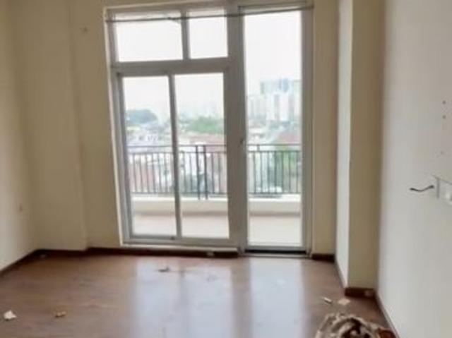 Resale | 3 BHK + Servant Room 1840 Sq.Ft. Apartment in Omaxe Waterscapes