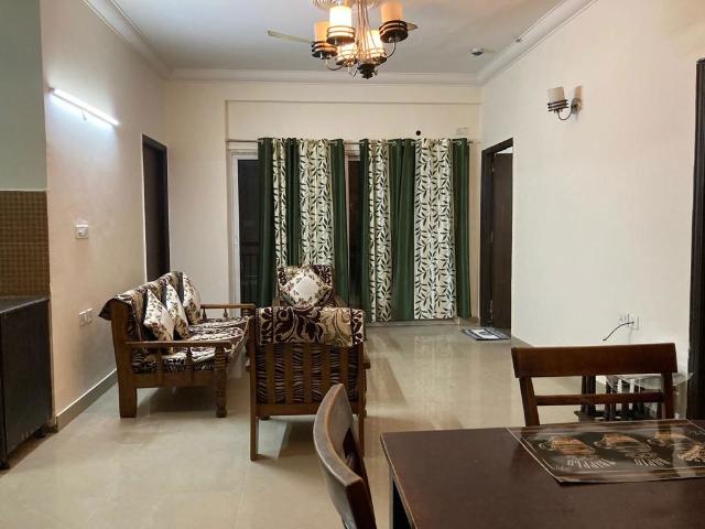 Resale | 3 BHK + Servant Room 1840 Sq.Ft. Apartment in Amrapali Sapphire