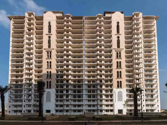 Resale | 3 BHK + Servant Room 1845 Sq.Ft. Apartment in DLF Express Greens