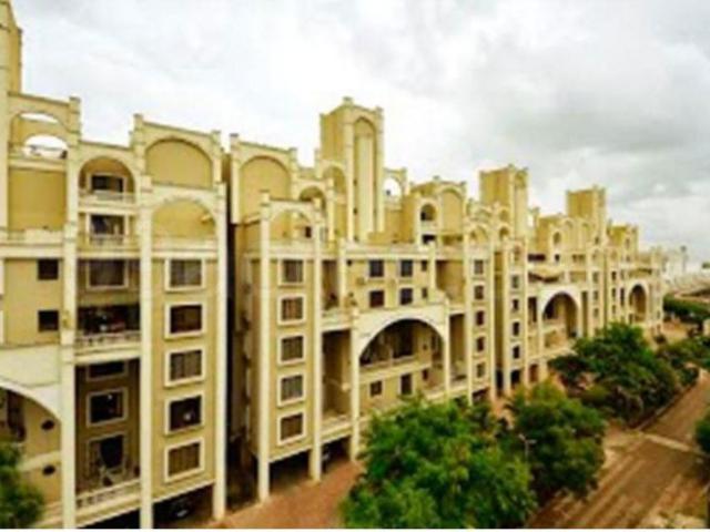 Resale | 3 BHK + Servant Room 1850 Sq.Ft. Penthouse in Camelot Society