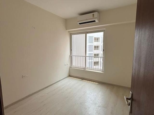 Resale | 3 BHK + Servant Room 1852 Sq.Ft. Apartment in Shapoorji Pallonji Joyville Gurgaon