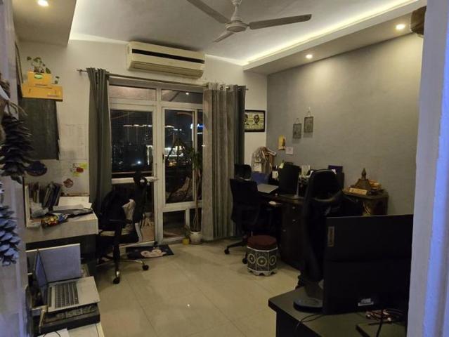 Resale | 3 BHK + Servant Room 1859 Sq.Ft. Apartment in Bestech Park View City 2