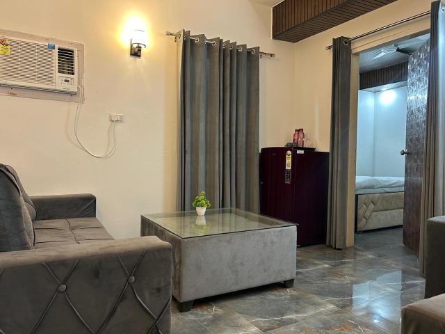 Resale | 3 BHK + Servant Room 1871 Sq.Ft. Apartment in Ireo Uptown