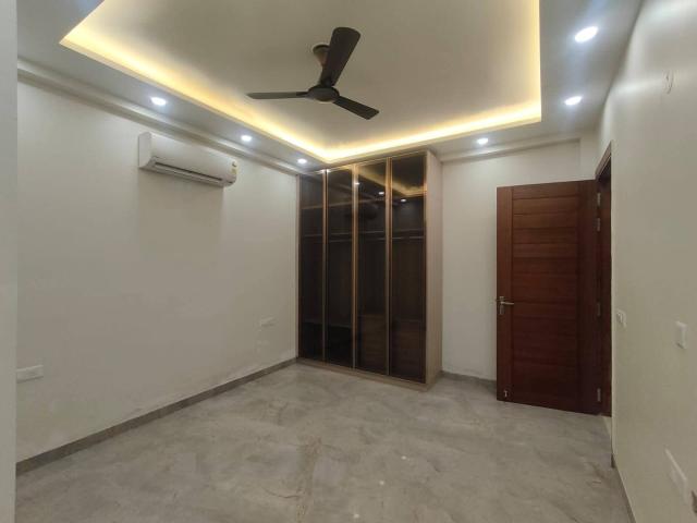 Resale | 3 BHK + Servant Room 1900 Sq.Ft. Apartment in Emaar The Palm Drive The Premier Terraces