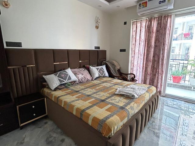 Resale | 3 BHK + Servant Room 1907 Sq.Ft. Apartment in Paras Dews