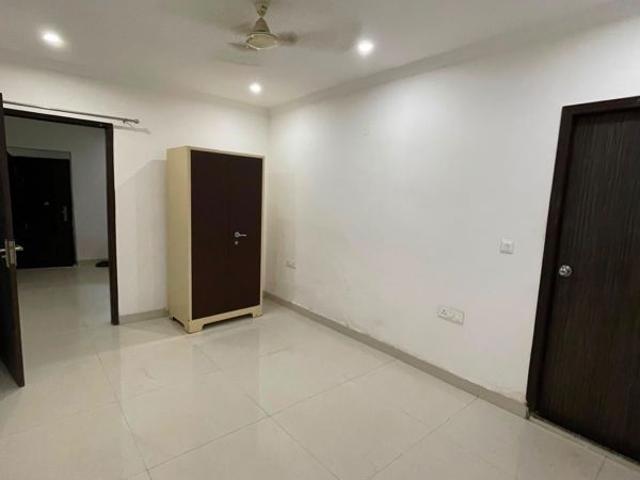 Resale | 3 BHK + Servant Room 1910 Sq.Ft. Apartment in Smart World Natures Court