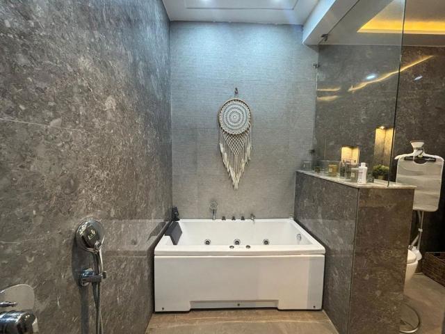 Resale | 3 BHK + Servant Room 1930 Sq.Ft. Apartment in DLF The Primus