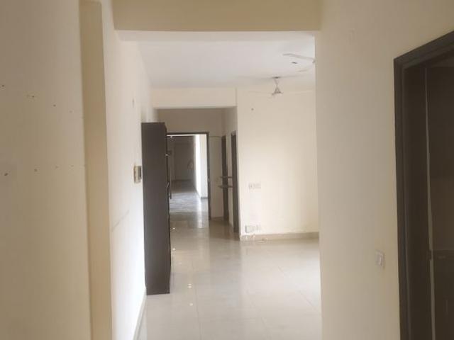 Resale | 3 BHK + Servant Room 1930 Sq.Ft. Apartment in Spaze Privy