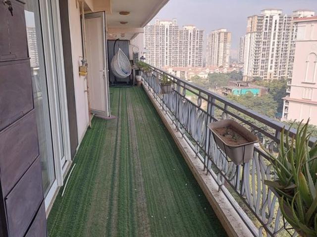 Resale | 3 BHK + Servant Room 1931 Sq.Ft. Apartment in DLF The Skycourt