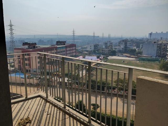 Resale | 3 BHK + Servant Room 1932 Sq.Ft. Apartment in Ireo The Corridors
