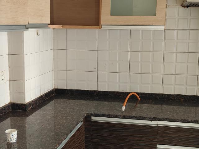 Resale | 3 BHK + Servant Room 1935 Sq.Ft. Apartment in Bestech Park View Spa Next