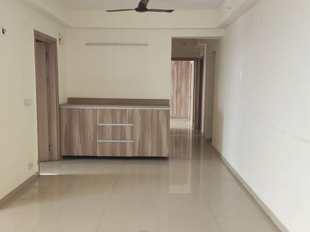 Resale | 3 BHK + Servant Room 1943 Sq.Ft. Apartment in DLF Express Greens