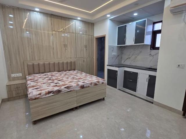 Resale | 3 BHK + Servant Room 1950 Sq.Ft. Apartment in Central Park I