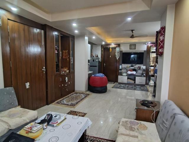 Resale | 3 BHK + Servant Room 1950 Sq.Ft. Apartment in Dlf The Ultima Sector 81