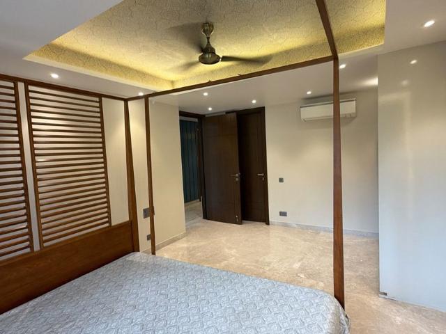Resale | 3 BHK + Servant Room 1950 Sq.Ft. Apartment in DLF Park Place