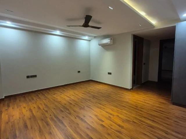 Resale | 3 BHK + Servant Room 1950 Sq.Ft. Apartment in Emaar The Palm Drive The Premier Terraces