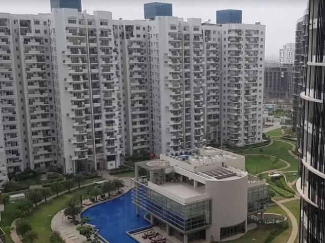 Resale | 3 BHK + Servant Room 1950 Sq.Ft. Apartment in Emaar The Palm Drive The Sky Terraces