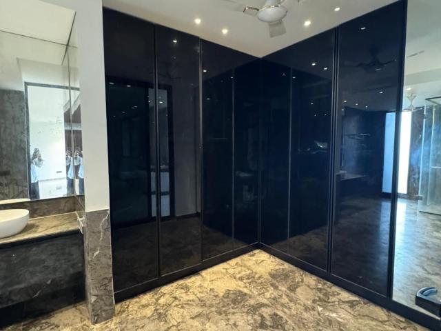 Resale | 3 BHK + Servant Room 1975 Sq.Ft. Apartment in DLF Park Place