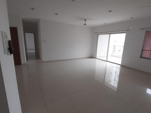 Resale | 3 BHK + Servant Room 1117 Sq.Ft. Apartment in Godrej Elements