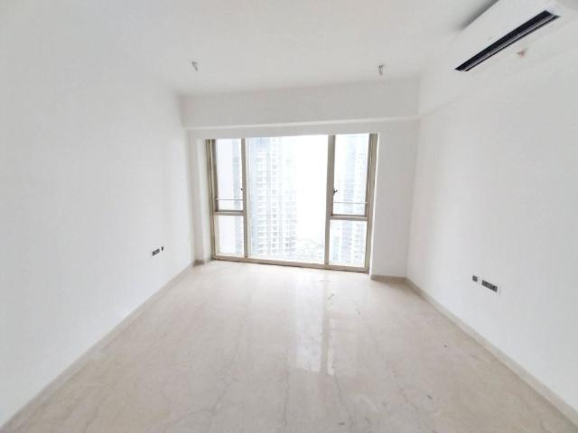 Resale | 3 BHK + Servant Room 1190 Sq.Ft. Apartment in Lodha The Park