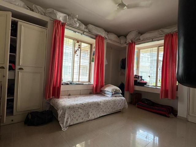Resale | 3 BHK + Servant Room 1200 Sq.Ft. Apartment in High Life