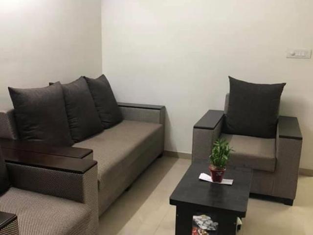 Resale | 3 BHK + Servant Room 1200 Sq.Ft. Apartment in Kalpataru Serenity