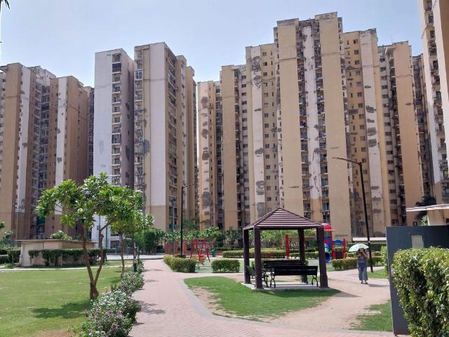 Resale | 3 BHK + Servant Room 1265 Sq.Ft. Apartment in Paras Tierea