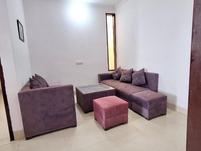 Resale | 3 BHK + Servant Room 1350 Sq.Ft. Apartment in DLF The Carlton Estate