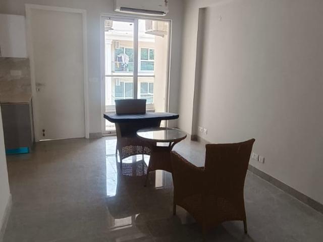 Resale | 3 BHK + Servant Room 1387 Sq.Ft. Apartment in Signature Global City 81