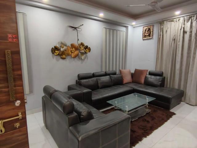 Resale | 3 BHK + Servant Room 1390 Sq.Ft. Apartment in Maple Heights