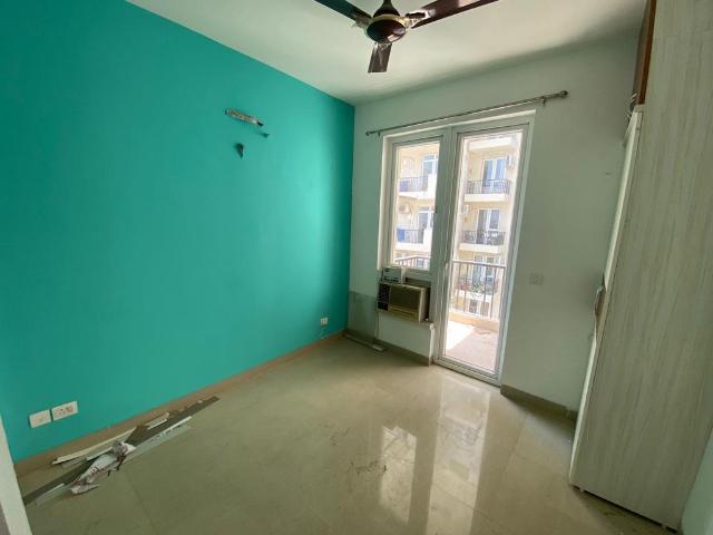 Resale | 3 BHK + Servant Room 1395 Sq.Ft. Apartment in Emaar Emerald Estate
