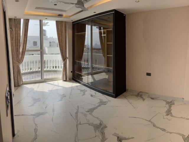 Resale | 3 BHK + Servant Room 2400 Sq.Ft. Apartment in Park View Apartments Gurgaon