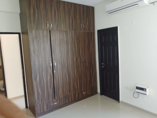 Resale | 3 BHK + Servant Room 2403 Sq.Ft. Apartment in Emaar MGF Emerald Hills