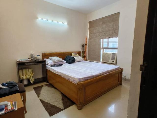 Resale | 3 BHK + Servant Room 240 Sq.Yd. Apartment in Unitech Nirvana Country Aspen Greens