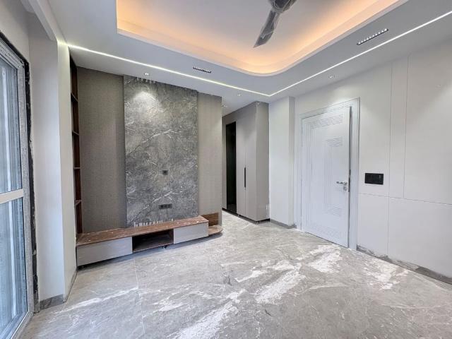 Resale | 3 BHK + Servant Room 2416 Sq.Ft. Apartment in Ireo The Corridors