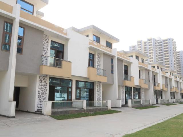Resale | 3 BHK + Servant Room 2440 Sq.Ft. Apartment in Godrej Palm Retreat