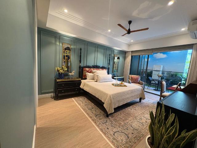 Resale | 3 BHK + Servant Room 2459 Sq.Ft. Apartment in BPTP Amstoria Verti Greens