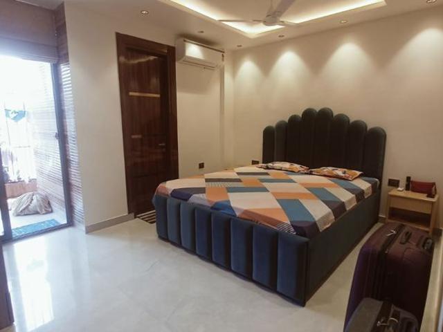 Resale | 3 BHK + Servant Room 2500 Sq.Ft. Apartment in M3M Latitude