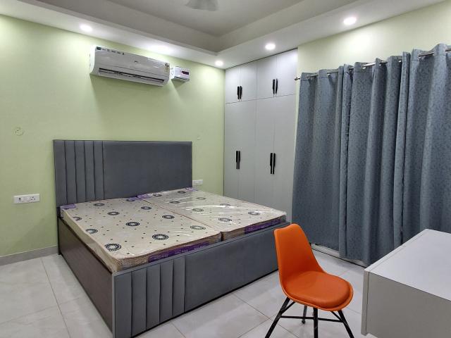 Resale | 3 BHK + Servant Room 2500 Sq.Ft. Apartment in M3M Latitude