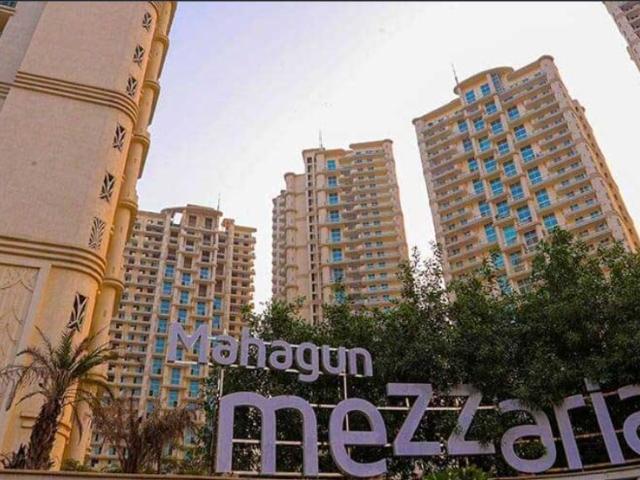 Resale | 3 BHK + Servant Room 2500 Sq.Ft. Apartment in Mahagun Mezzaria