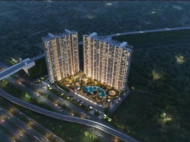 Resale | 3 BHK + Servant Room 2500 Sq.Ft. Apartment in Godrej Tropical Isle
