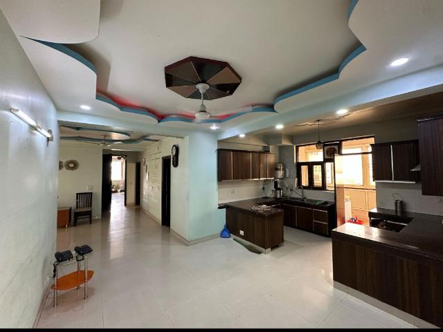 Resale | 3 BHK + Servant Room 2500 Sq.Ft. Apartment in The Citizen Apartments