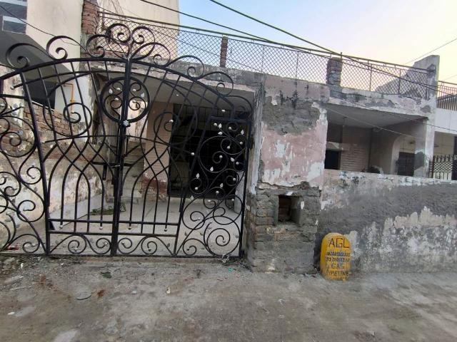 Resale | 3 BHK + Servant Room 250 Sq.Yd. Independent House in Sector 7