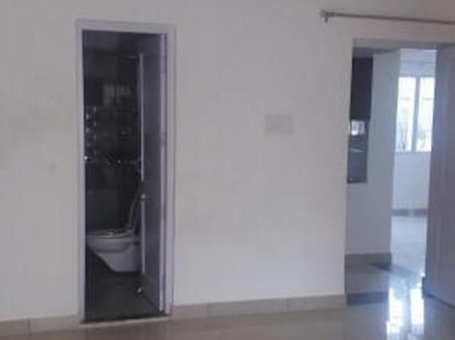 Resale | 3 BHK + Servant Room 250 Sq.Yd. Independent House in Sector 43