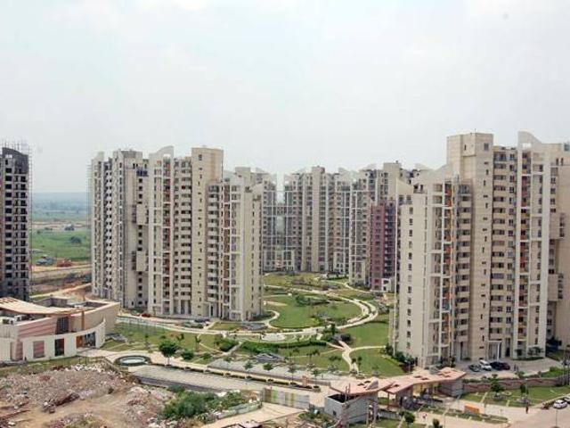 Resale | 3 BHK + Servant Room 2531 Sq.Ft. Apartment in Unitech The Close South