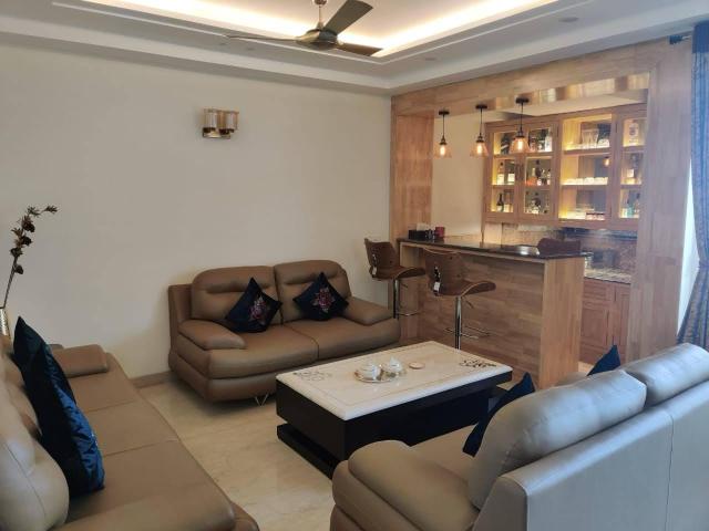 Resale | 3 BHK + Servant Room 2590 Sq.Ft. Apartment in Pioneer Park Presidia